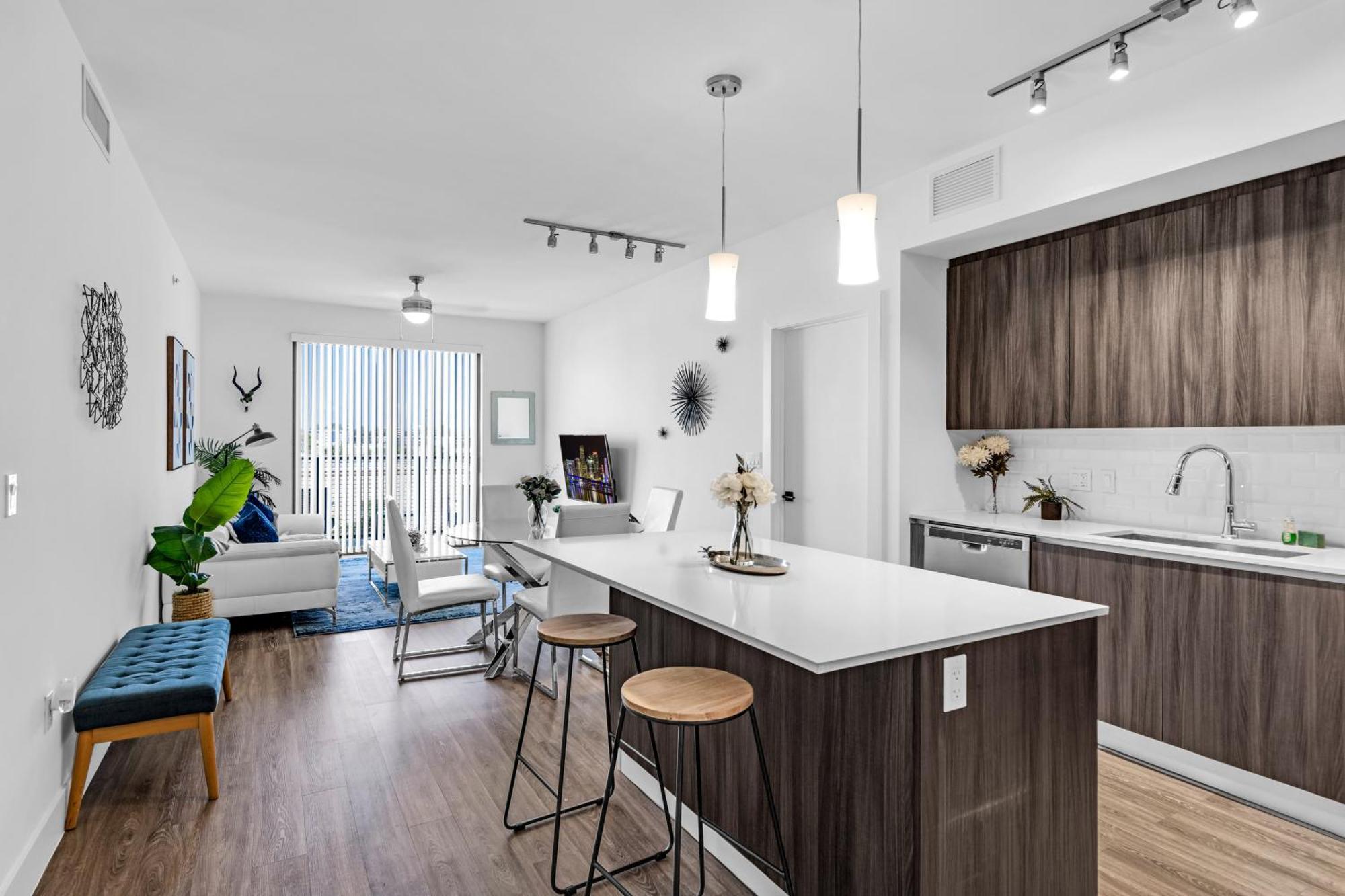 Amazing 2 Bedroom Unit In Doral Miami With Free Parking Apartment