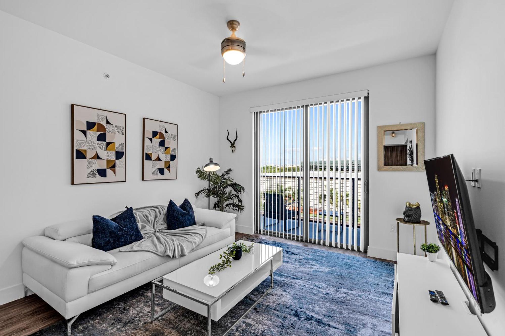 Amazing 2 Bedroom Unit In Doral Miami With Free Parking *