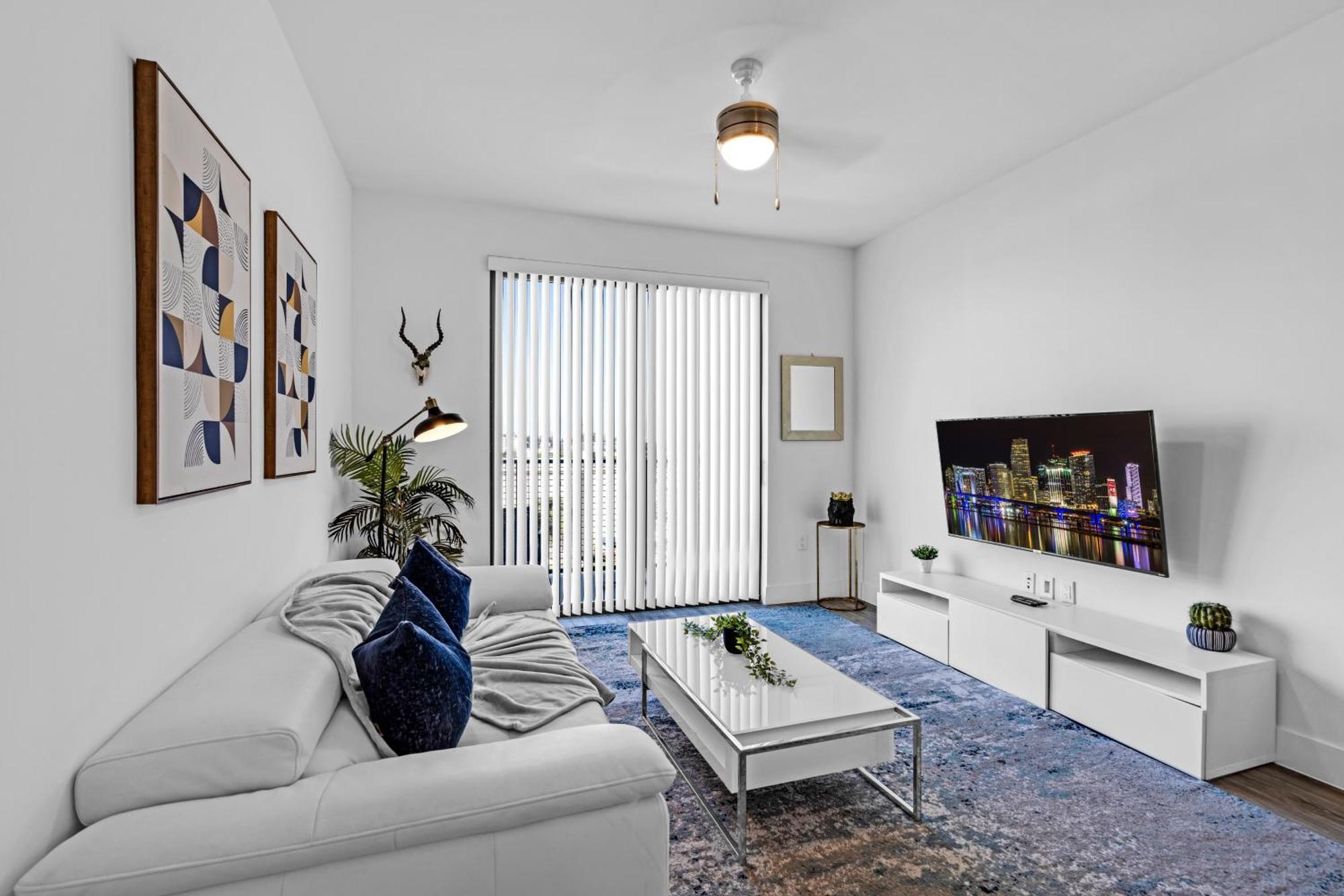 Amazing 2 Bedroom Unit In Doral Miami With Free Parking *