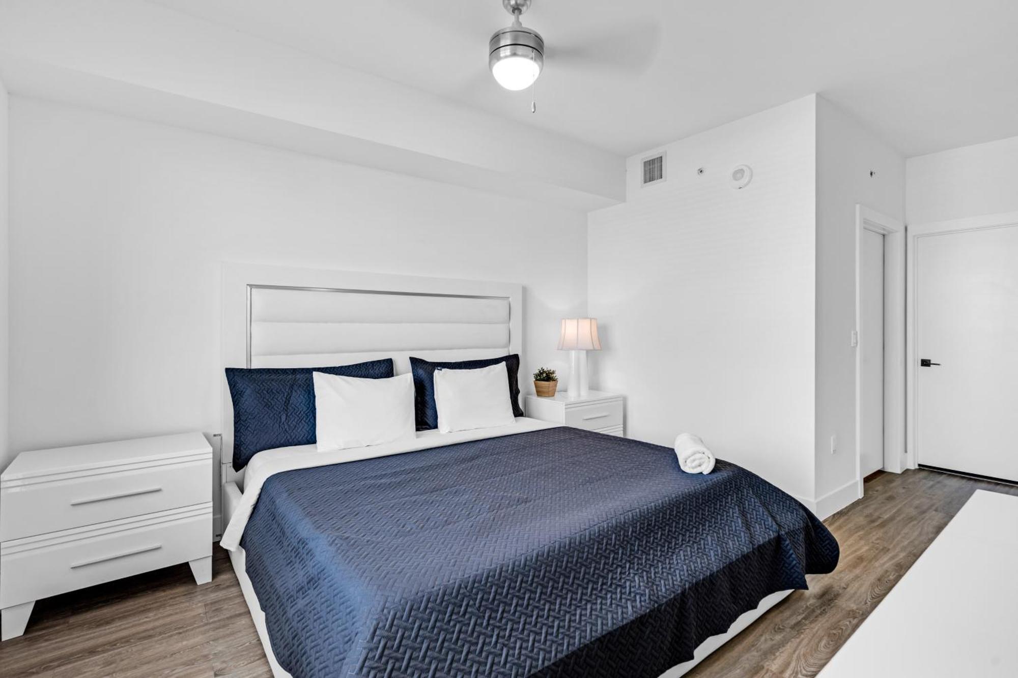Amazing 2 Bedroom Unit In Doral Miami With Free Parking *