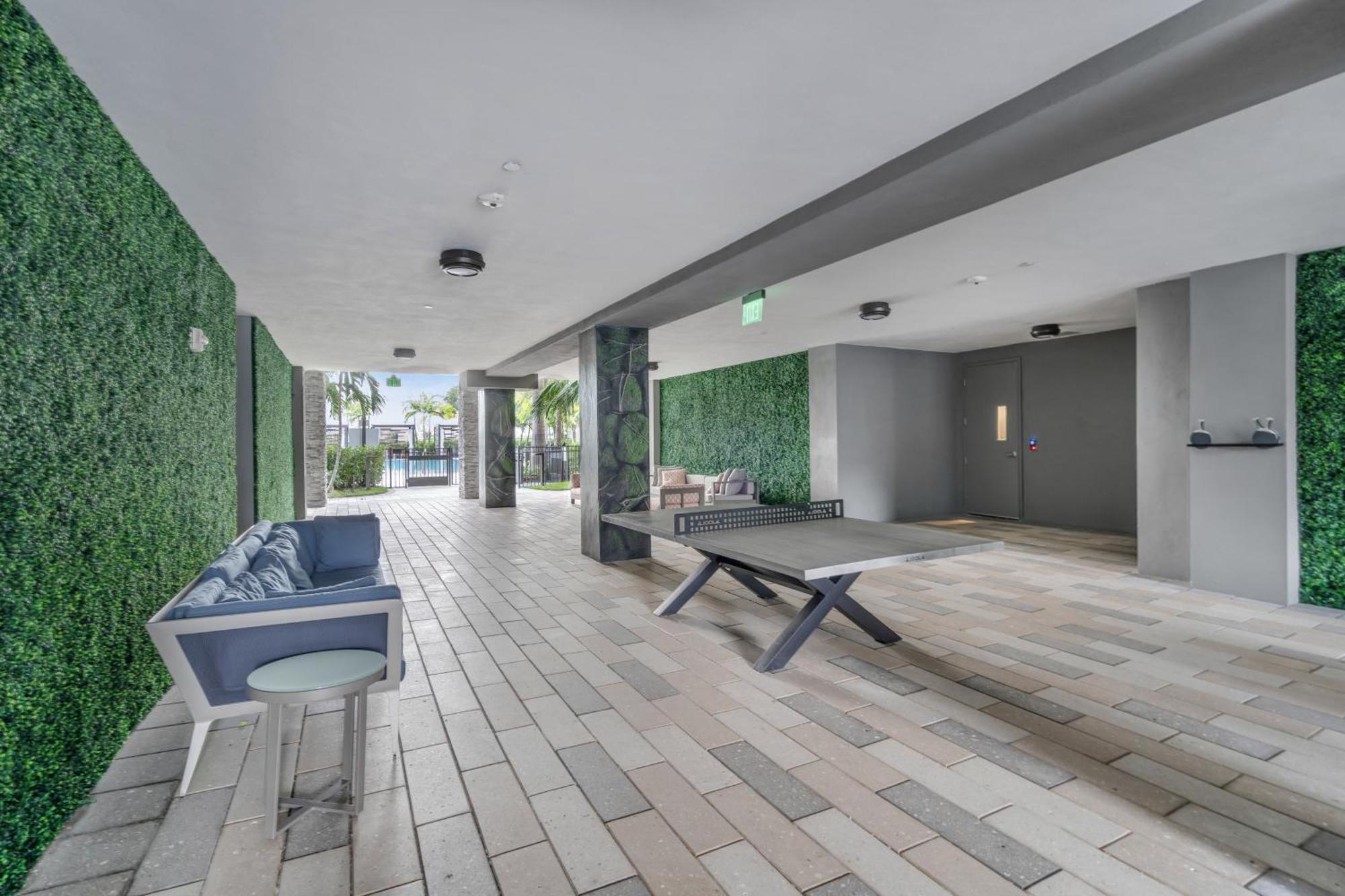 Amazing 2 Bedroom Unit In Doral Miami With Free Parking Apartment Hialeah Gardens