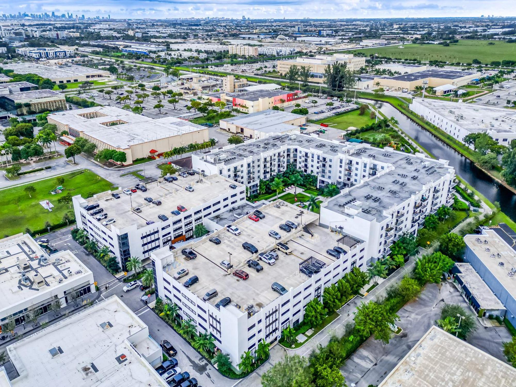 Amazing 2 Bedroom Unit In Doral Miami With Free Parking Apartment Hialeah Gardens