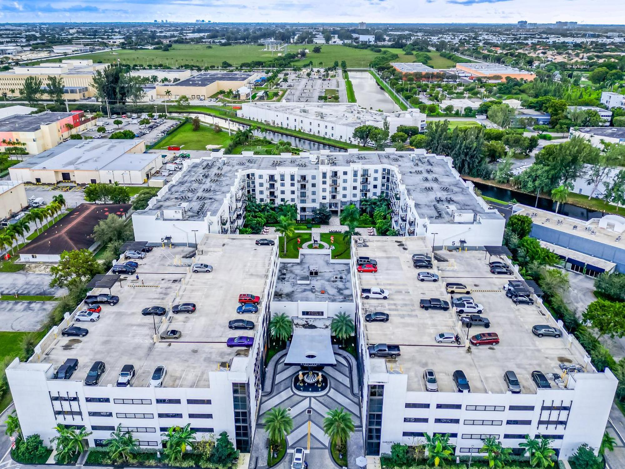 Amazing 2 Bedroom Unit In Doral Miami With Free Parking
