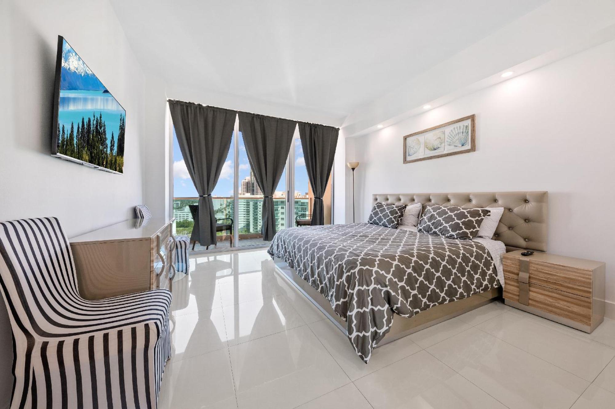 Apartment Oceanfront Luxury Penthouse On The 3 Bedroom *