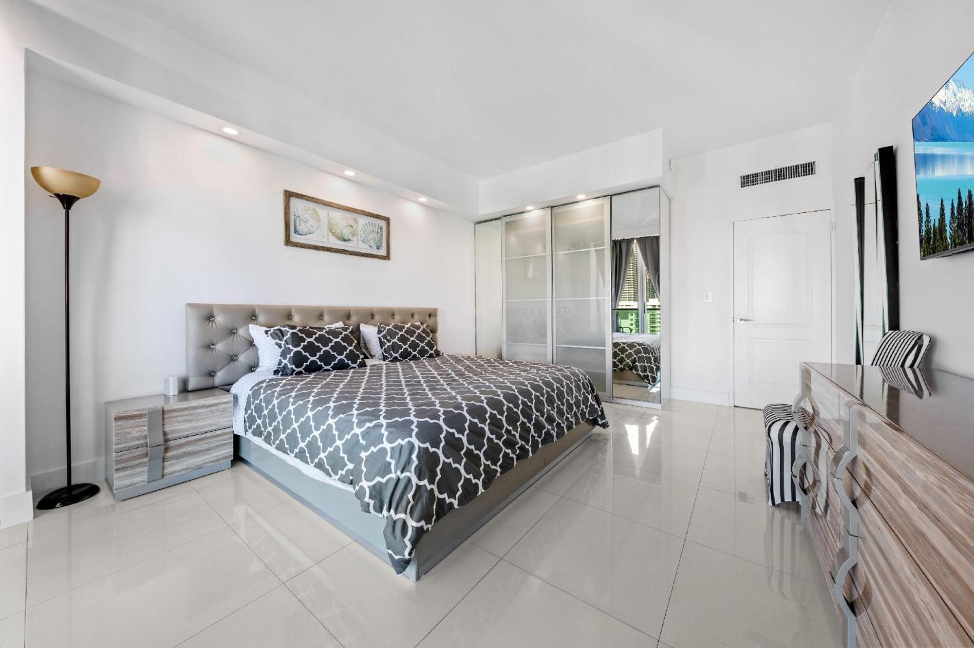 Oceanfront Luxury Penthouse On The 3 Bedroom