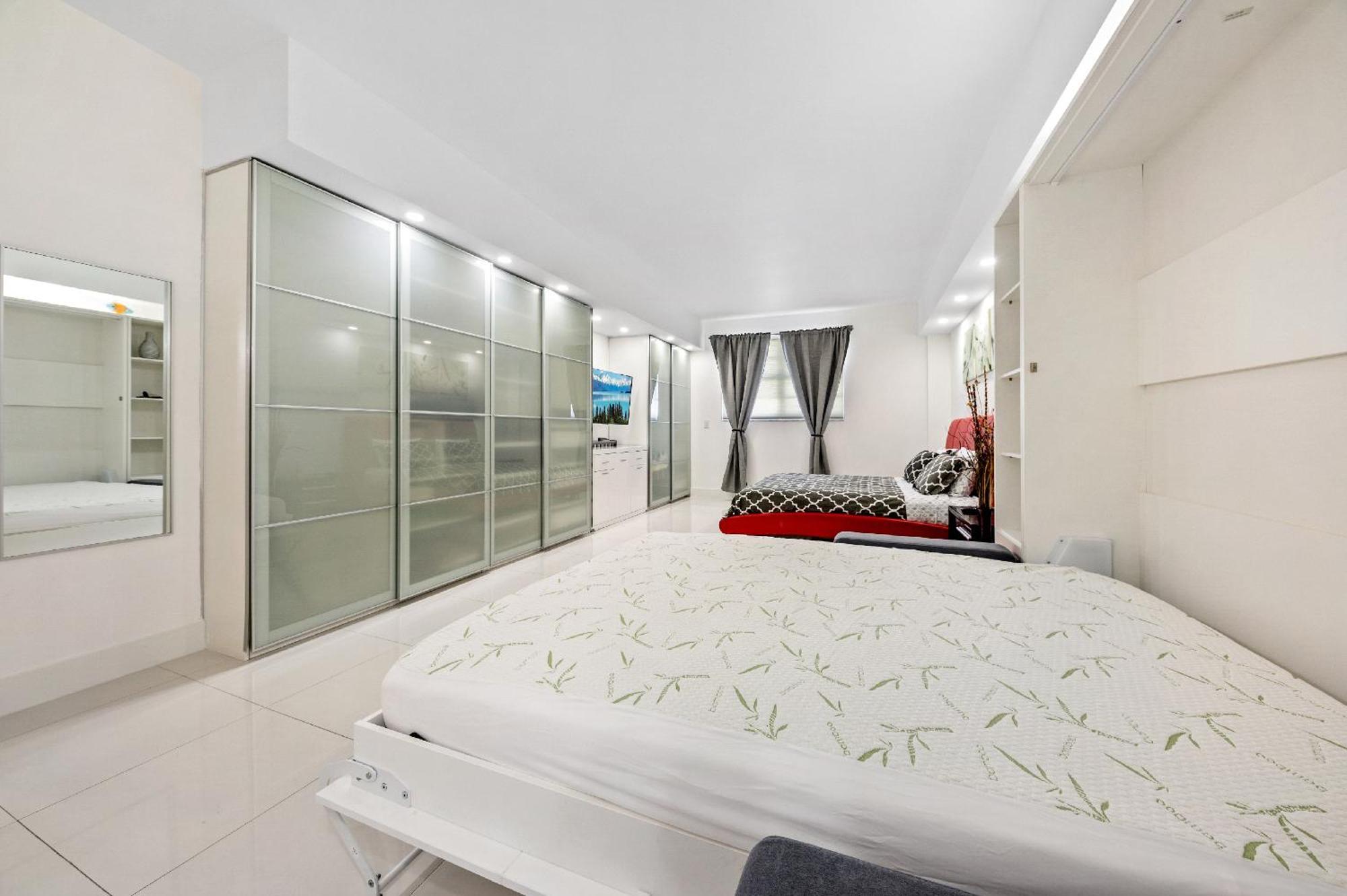 Oceanfront Luxury Penthouse On The 3 Bedroom Apartment *