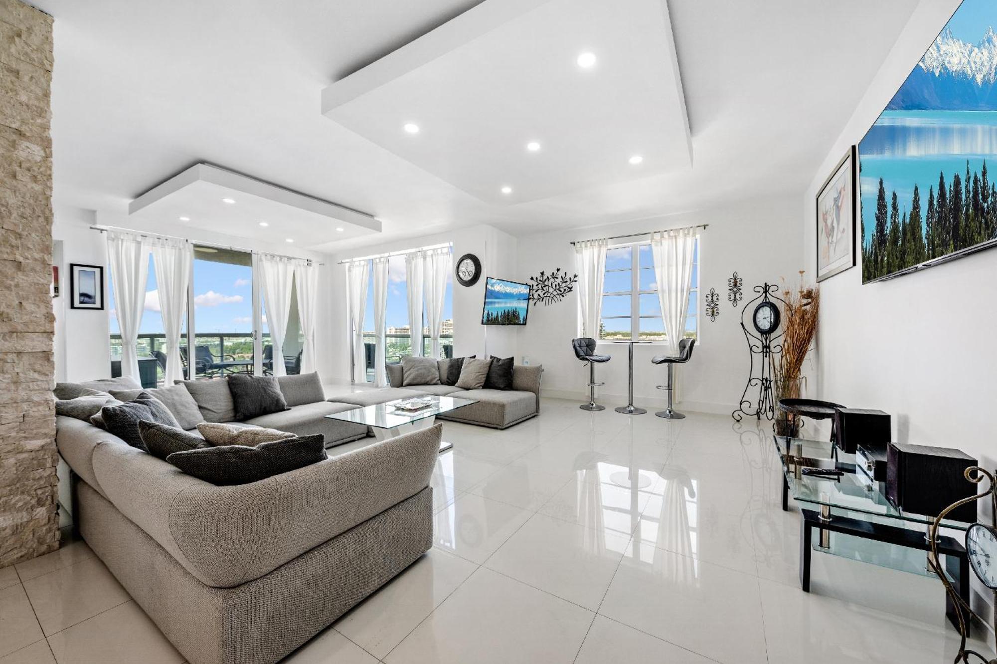 Oceanfront Luxury Penthouse On The 3 Bedroom Hollywood