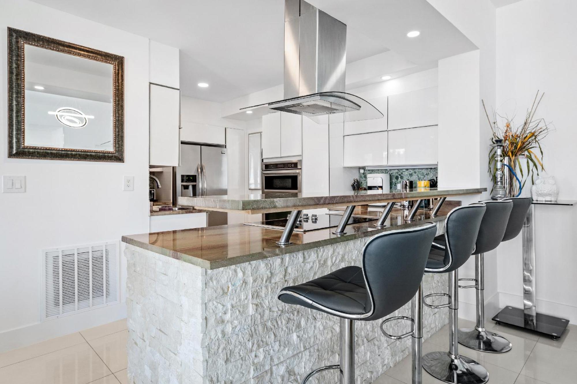 Oceanfront Luxury Penthouse On The 3 Bedroom