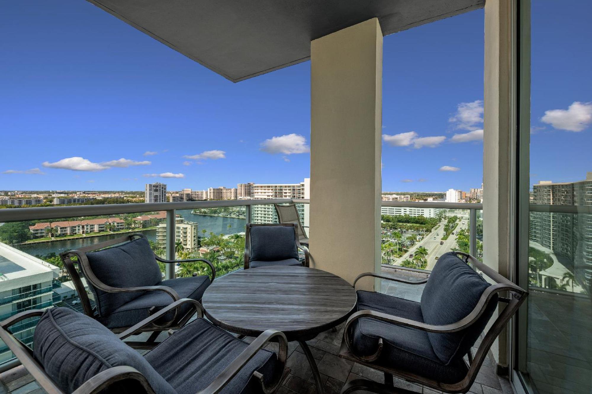Apartment Oceanfront Luxury Penthouse On The 3 Bedroom Hollywood