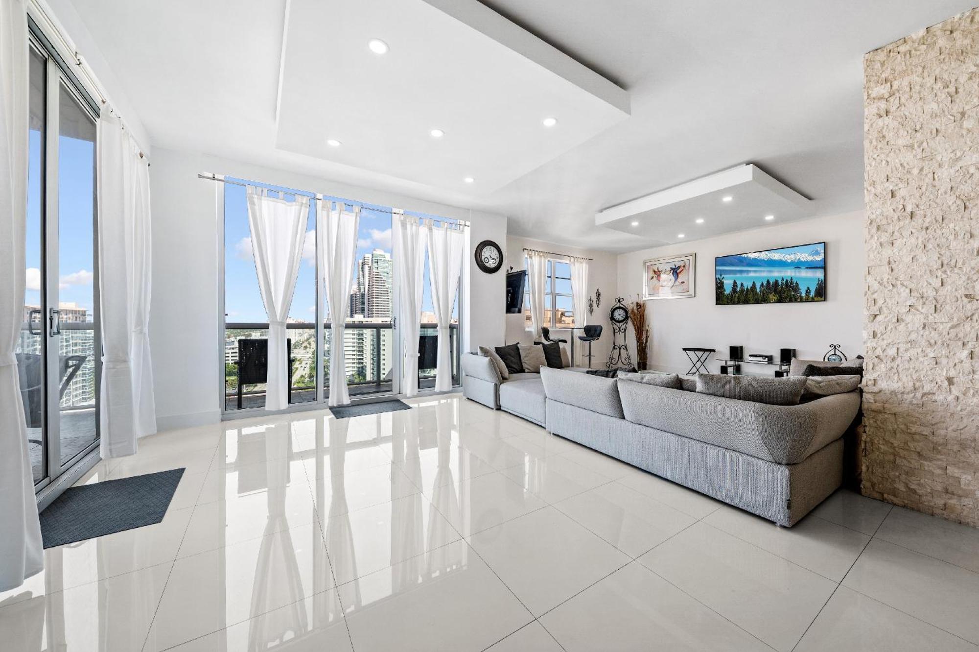 Oceanfront Luxury Penthouse On The 3 Bedroom *