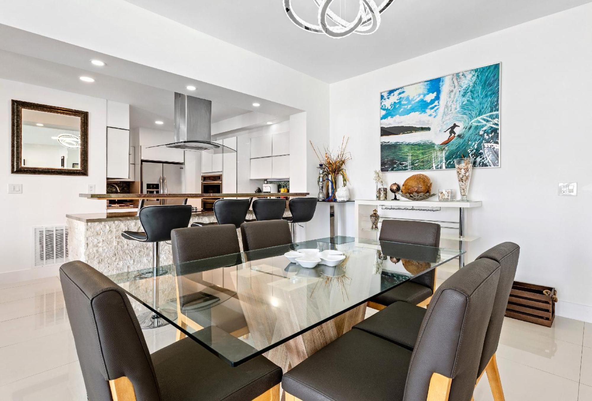 Oceanfront Luxury Penthouse On The 3 Bedroom Apartment