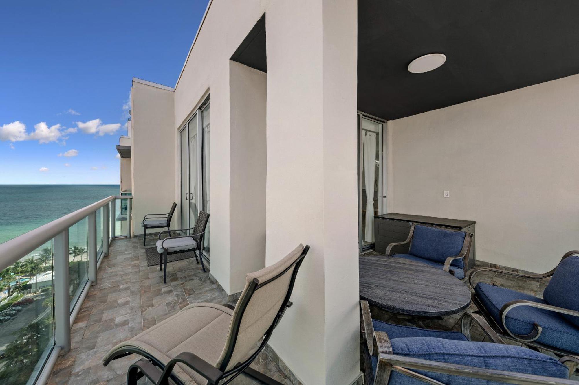 Oceanfront Luxury Penthouse On The 3 Bedroom * Hollywood