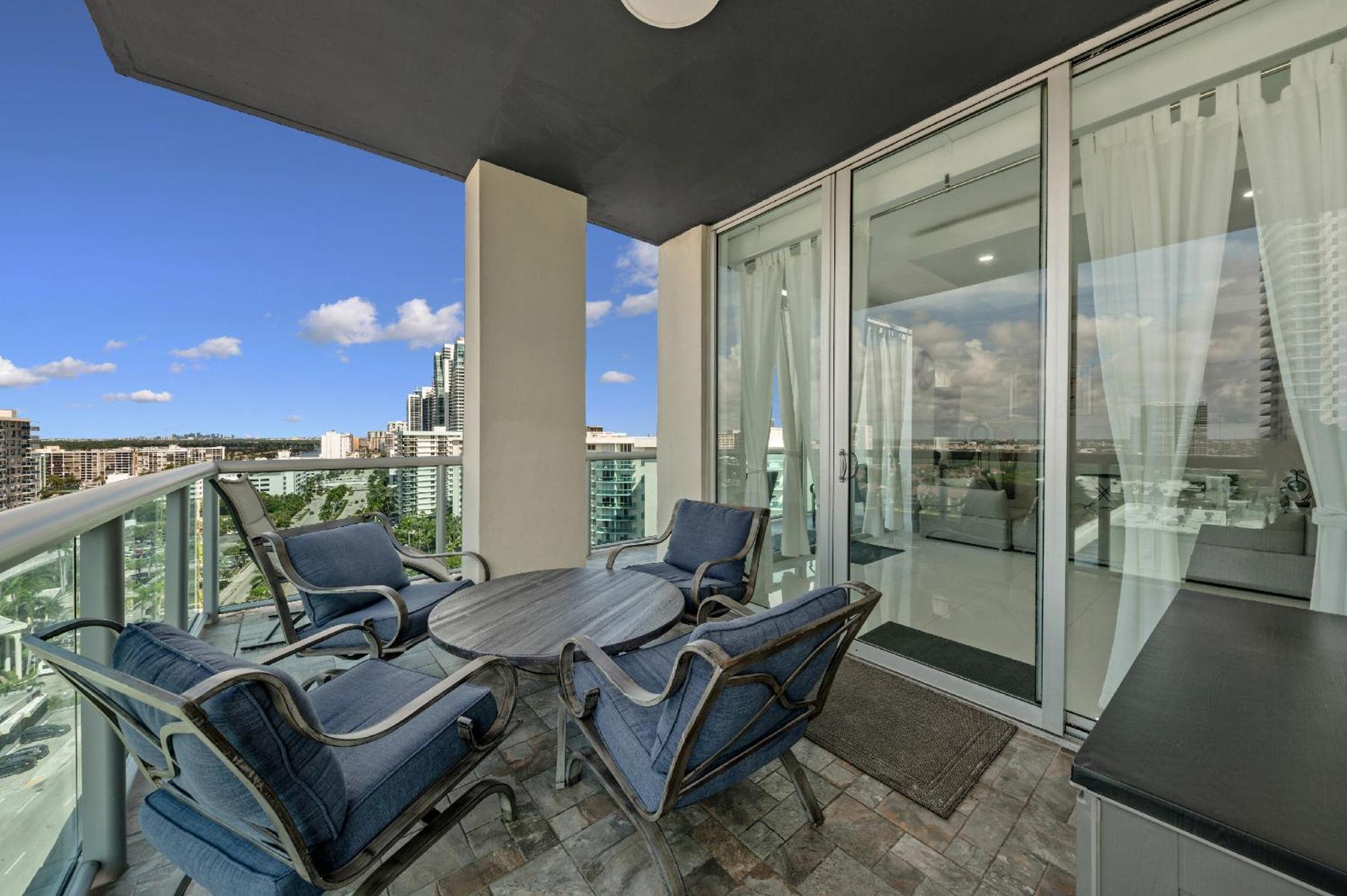 Oceanfront Luxury Penthouse On The 3 Bedroom