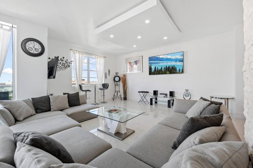 Oceanfront Luxury Penthouse On The 3 Bedroom Hollywood