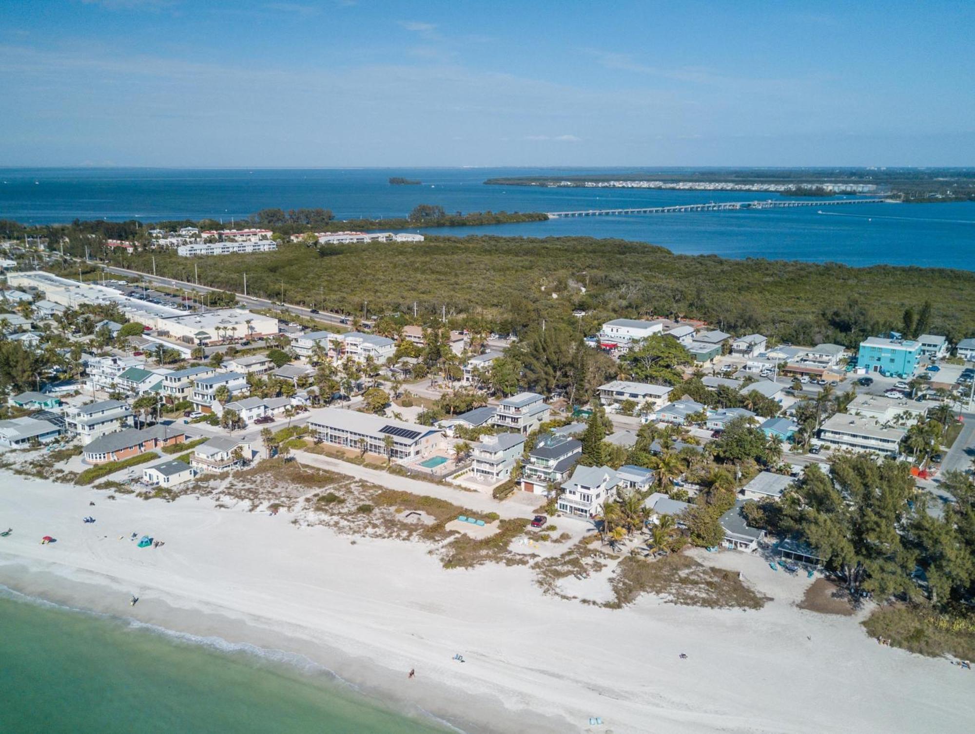 Beachside * Holmes Beach
