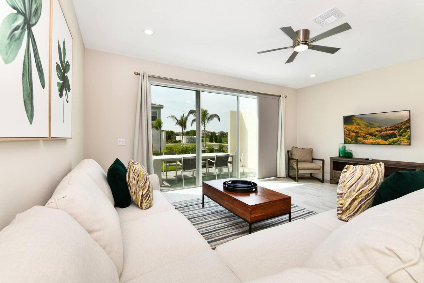 Holiday home Cozy 3 Bedroom Townhouse Near W/ Patio