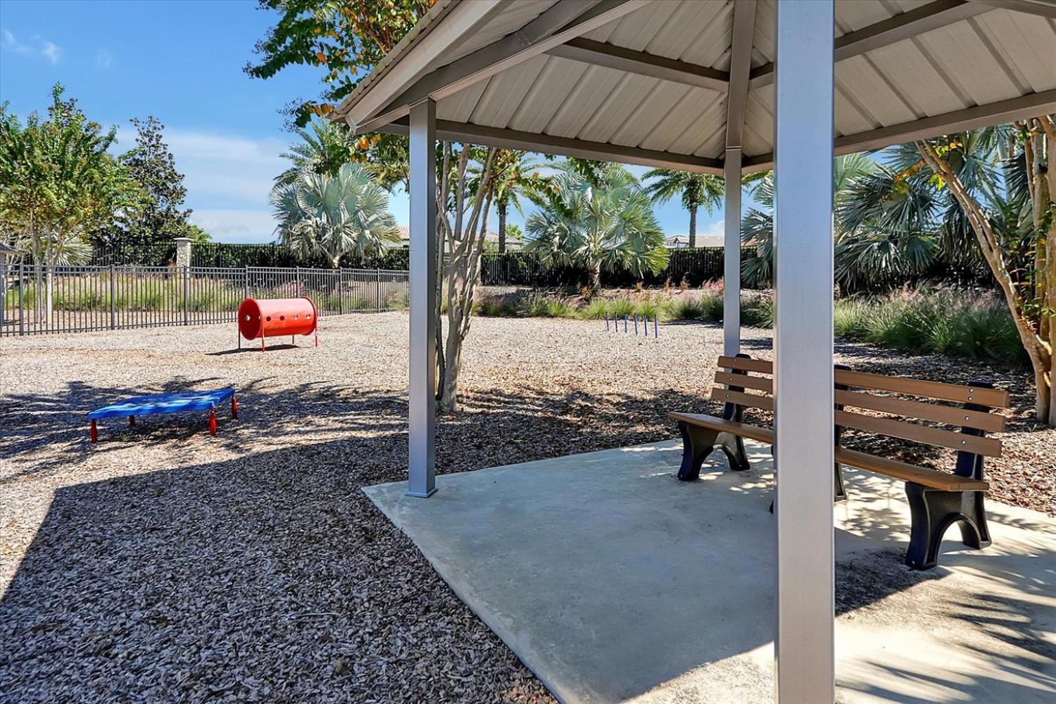 Cozy 3 Bedroom Townhouse Near W/ Patio Kissimmee
