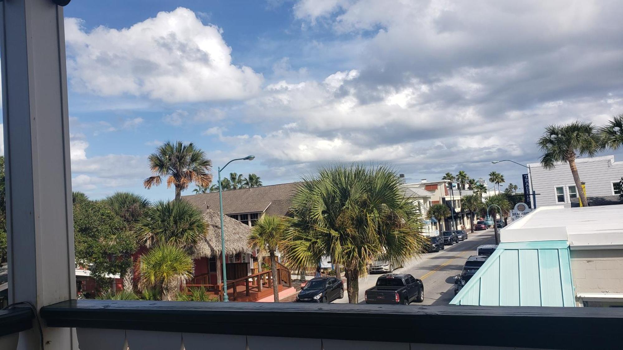 On The Avenue Bed & Breakfast New Smyrna Beach