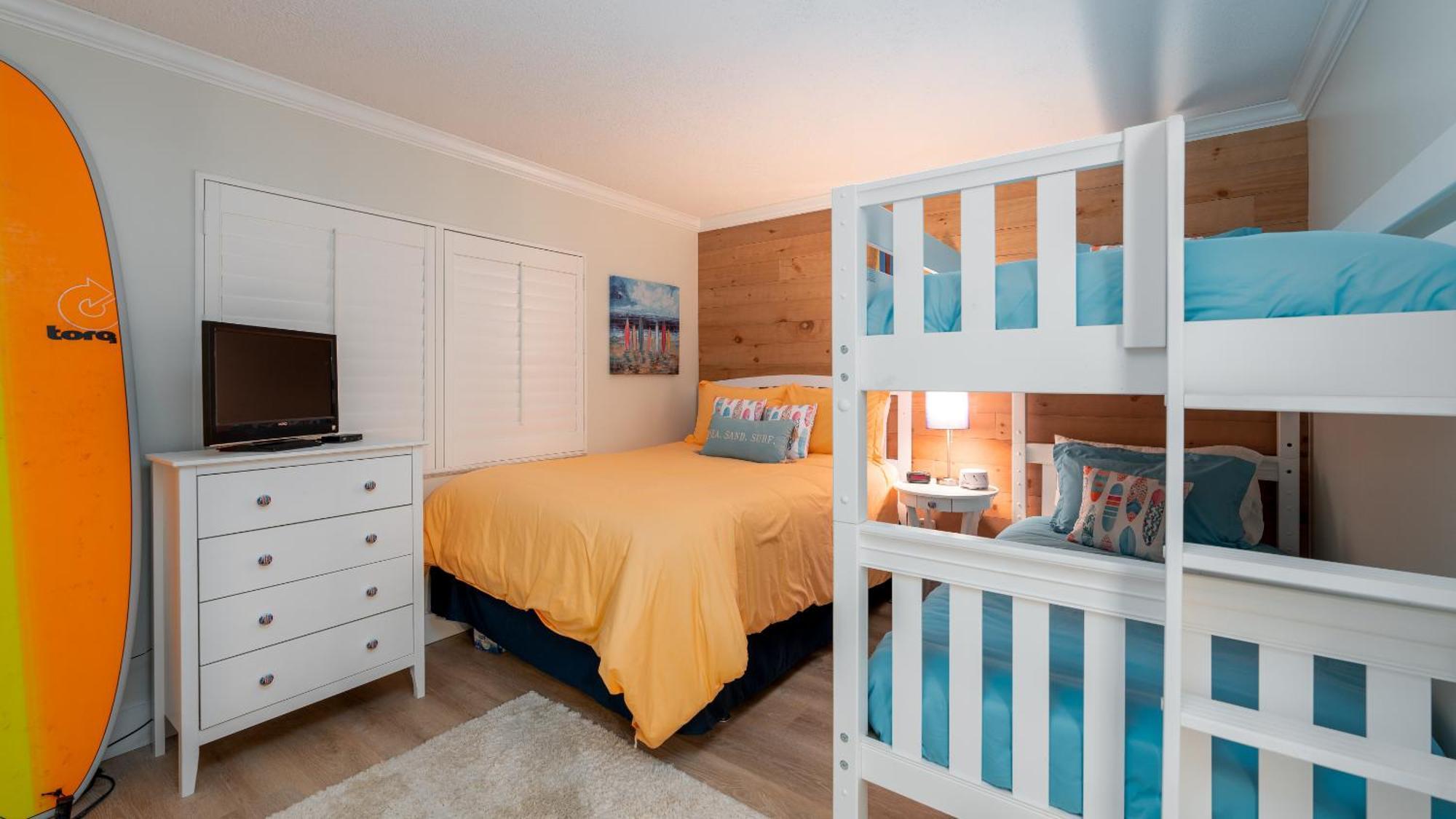 Enjoy The Balcony With An Ocean View Located On The No-drive Beach!