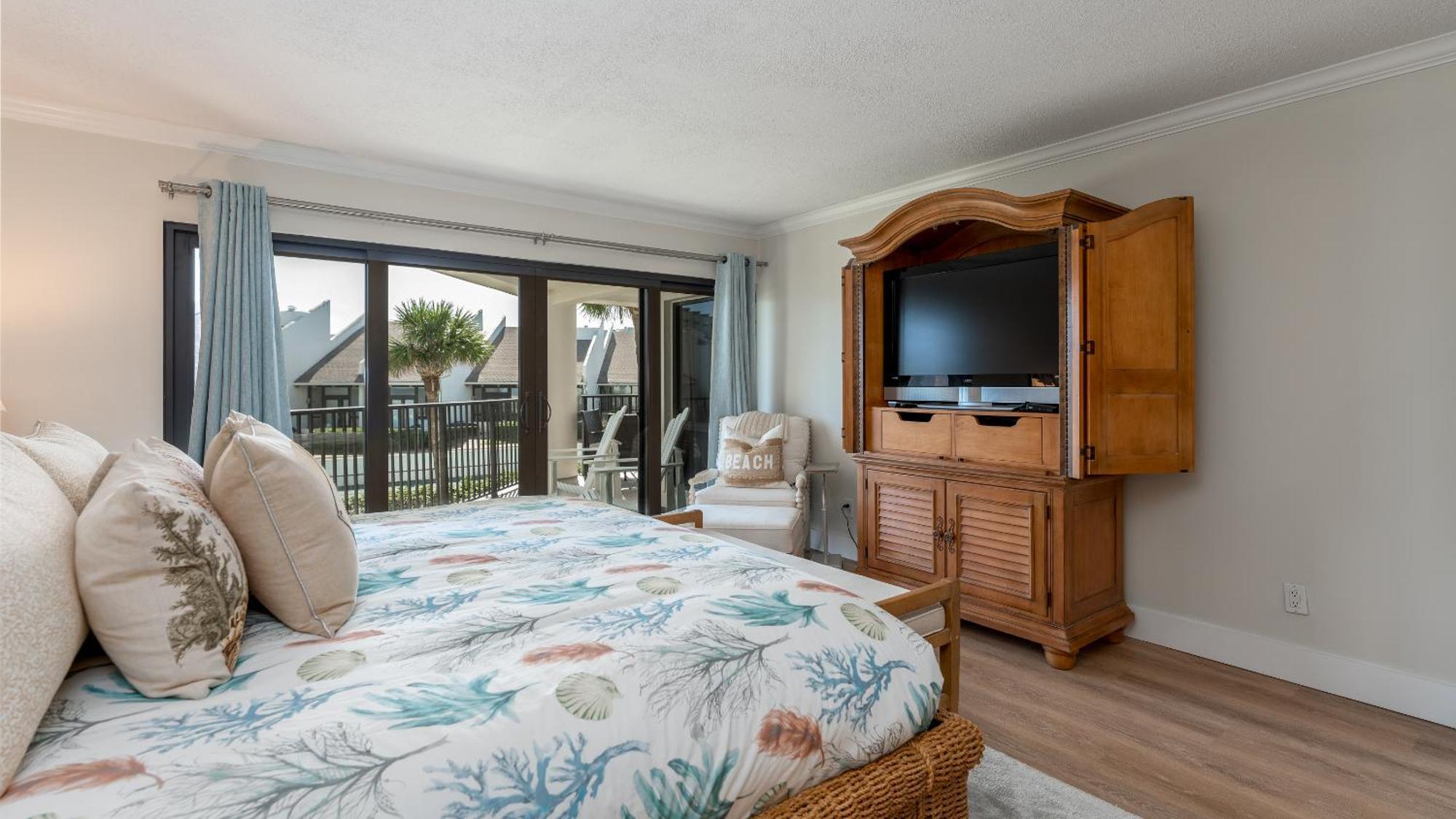 Enjoy The Balcony With An Ocean View Located On The No-drive Beach! *