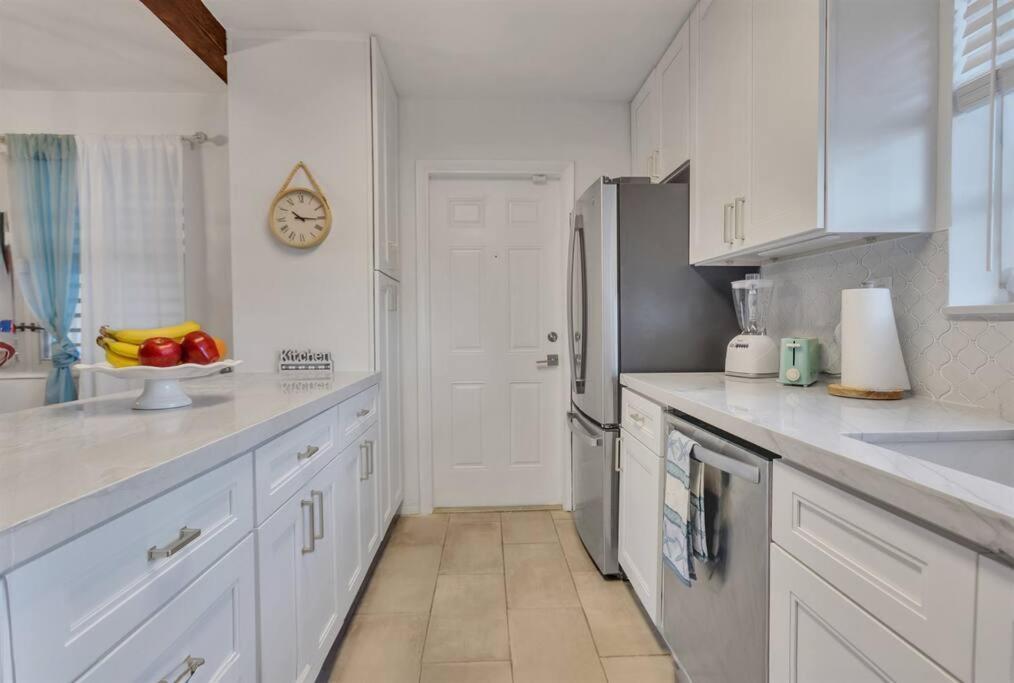7-person Luxury Spa, Fenced Paradise, Vibes Holiday home Pembroke Pines
