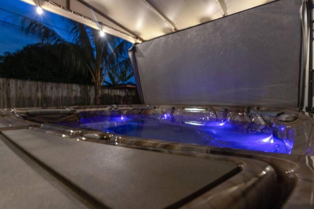 7-person Luxury Spa, Fenced Paradise, Vibes Holiday home