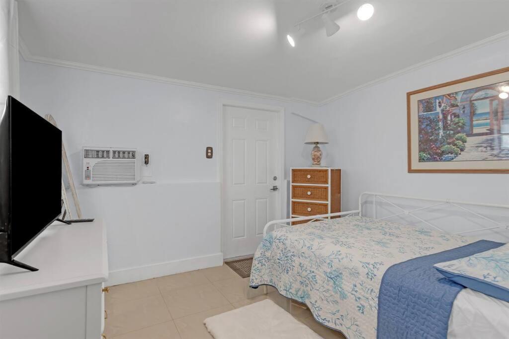 7-person Luxury Spa, Fenced Paradise, Vibes * Pembroke Pines