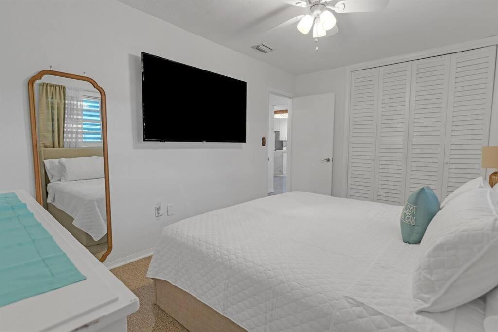 7-person Luxury Spa, Fenced Paradise, Vibes Holiday home Pembroke Pines