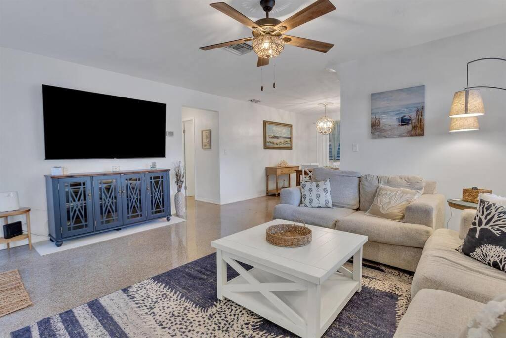 Holiday home 7-person Luxury Spa, Fenced Paradise, Vibes Pembroke Pines
