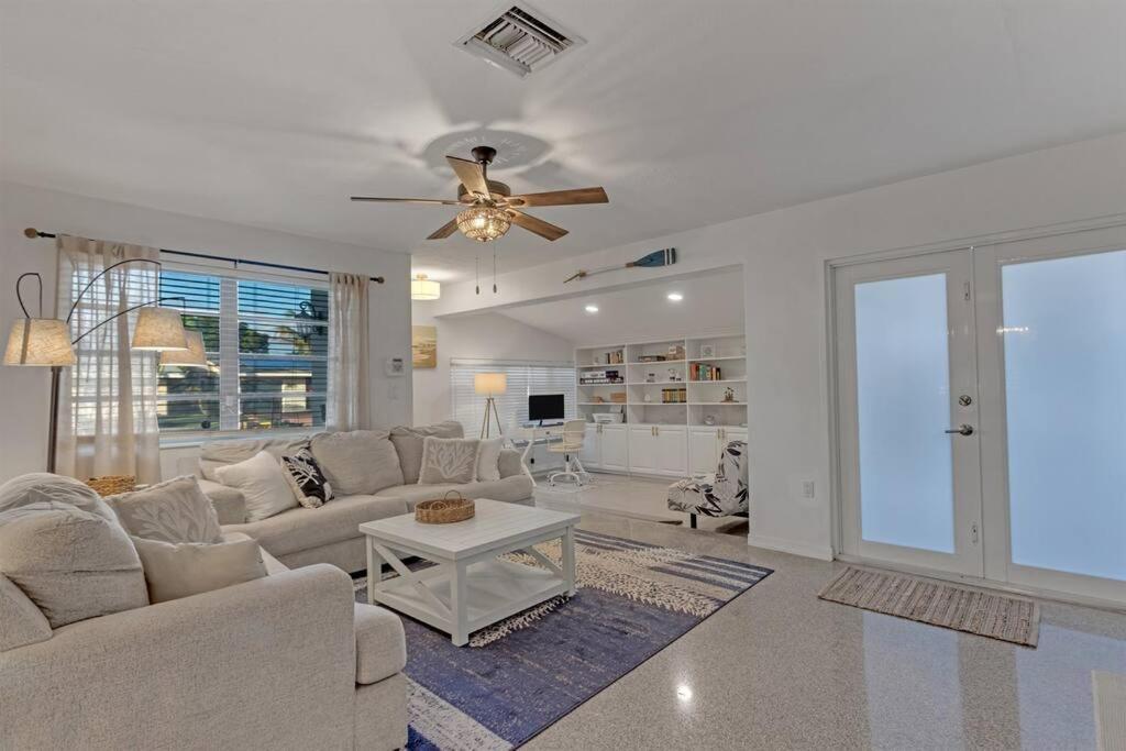 7-person Luxury Spa, Fenced Paradise, Vibes Holiday home Pembroke Pines