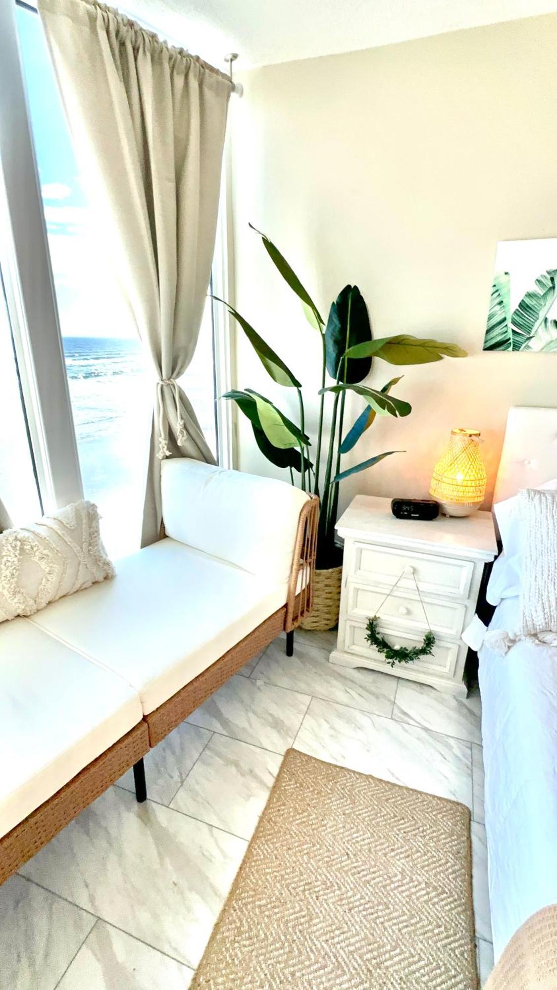 Oasis 601 Gorgeous Ocean Front Ocean View For 10 Sleeps Up To 15 Apartment Daytona Beach