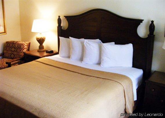 Hotel Quality & Eastgate 2*