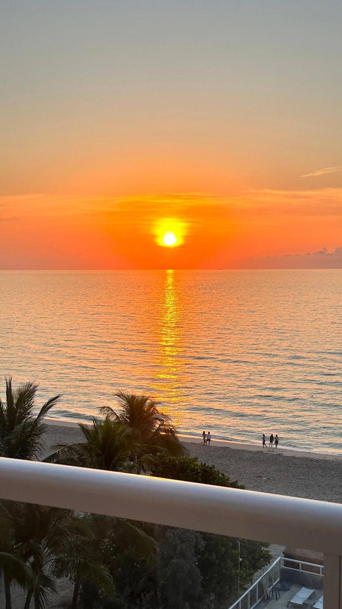 Apartment Oceanfront With Balcony Sunny Isles - Spectacular!