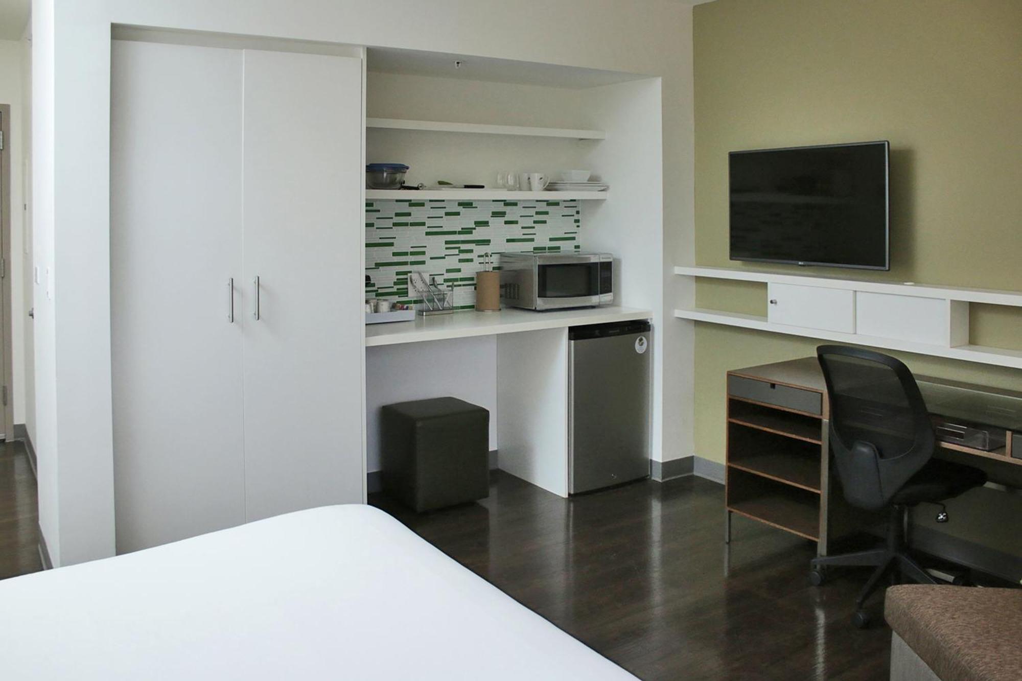 Hotel Element Miami Doral 3*
