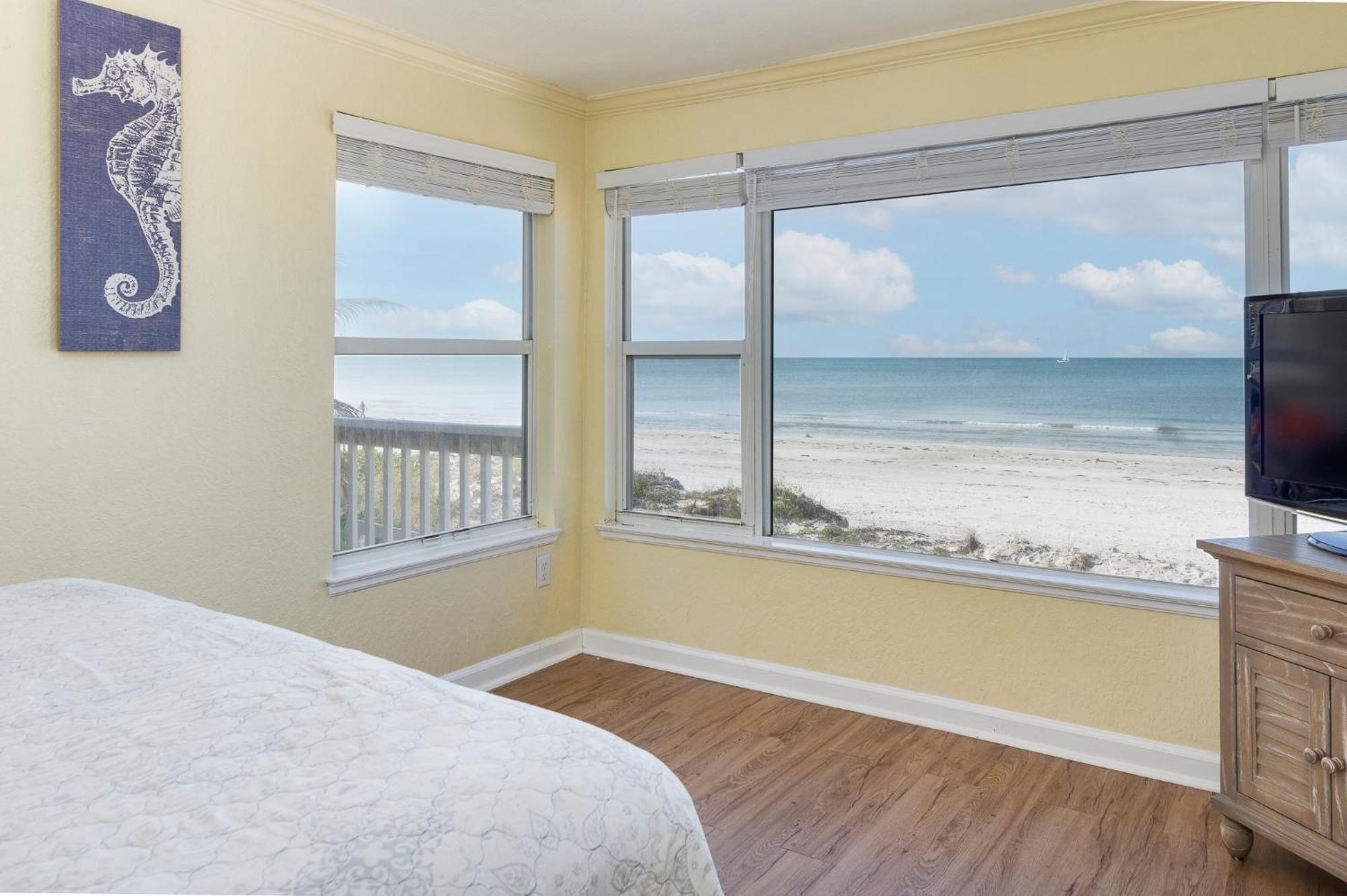 Sand Glo Villas *