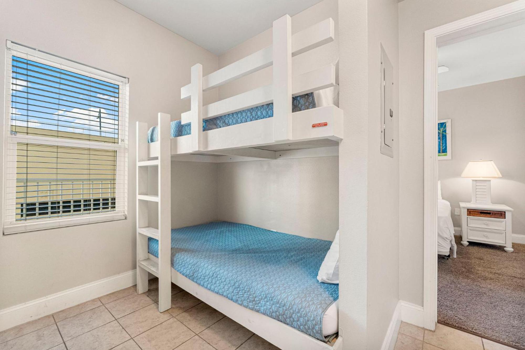 Laketown Wharf 0932
