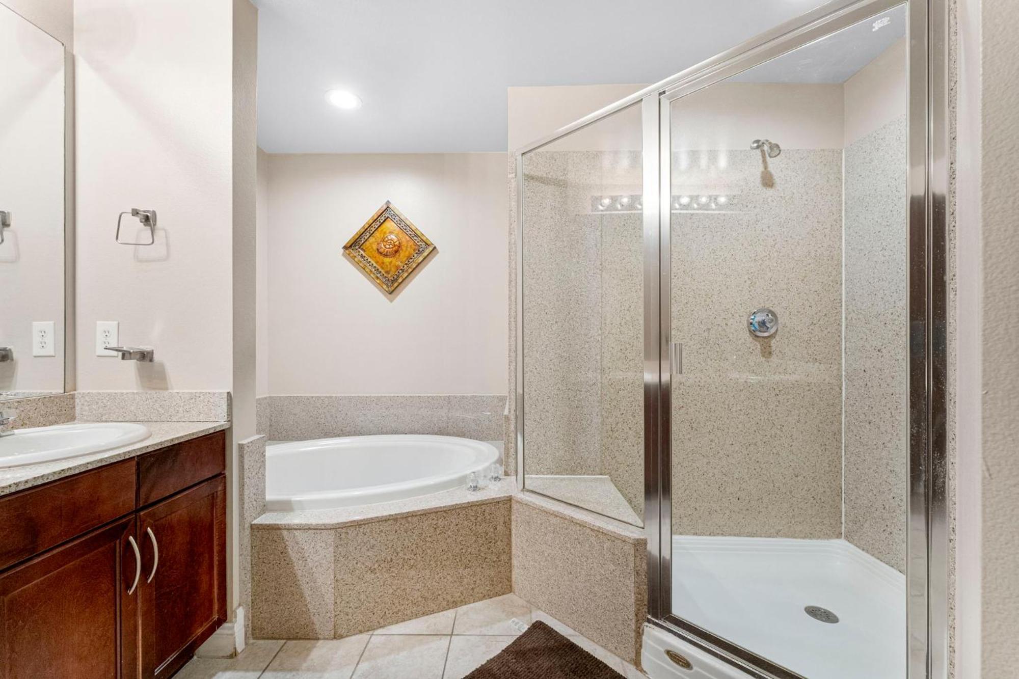 Apartment Laketown Wharf 0932