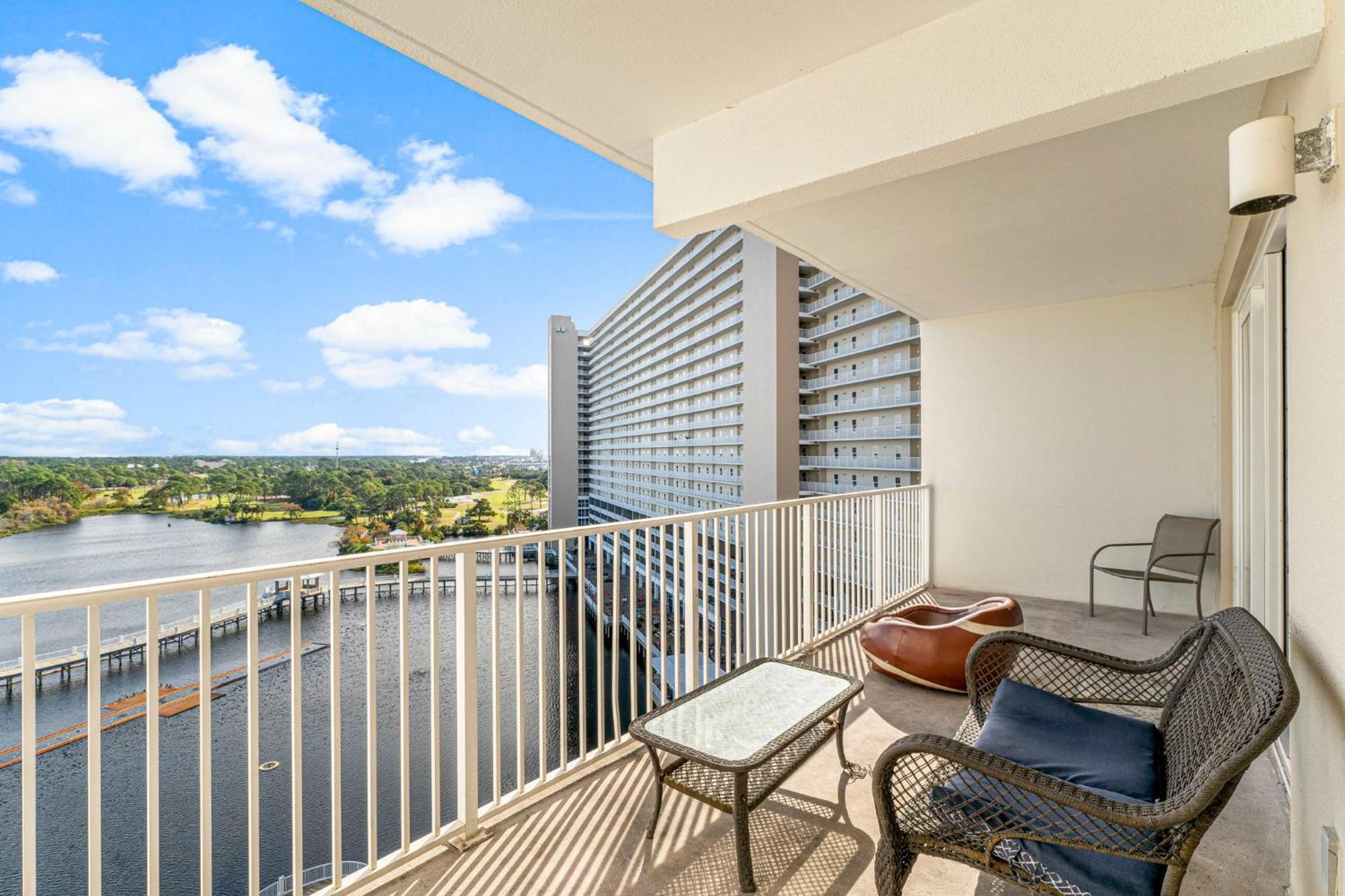 Laketown Wharf 0932 Apartment *