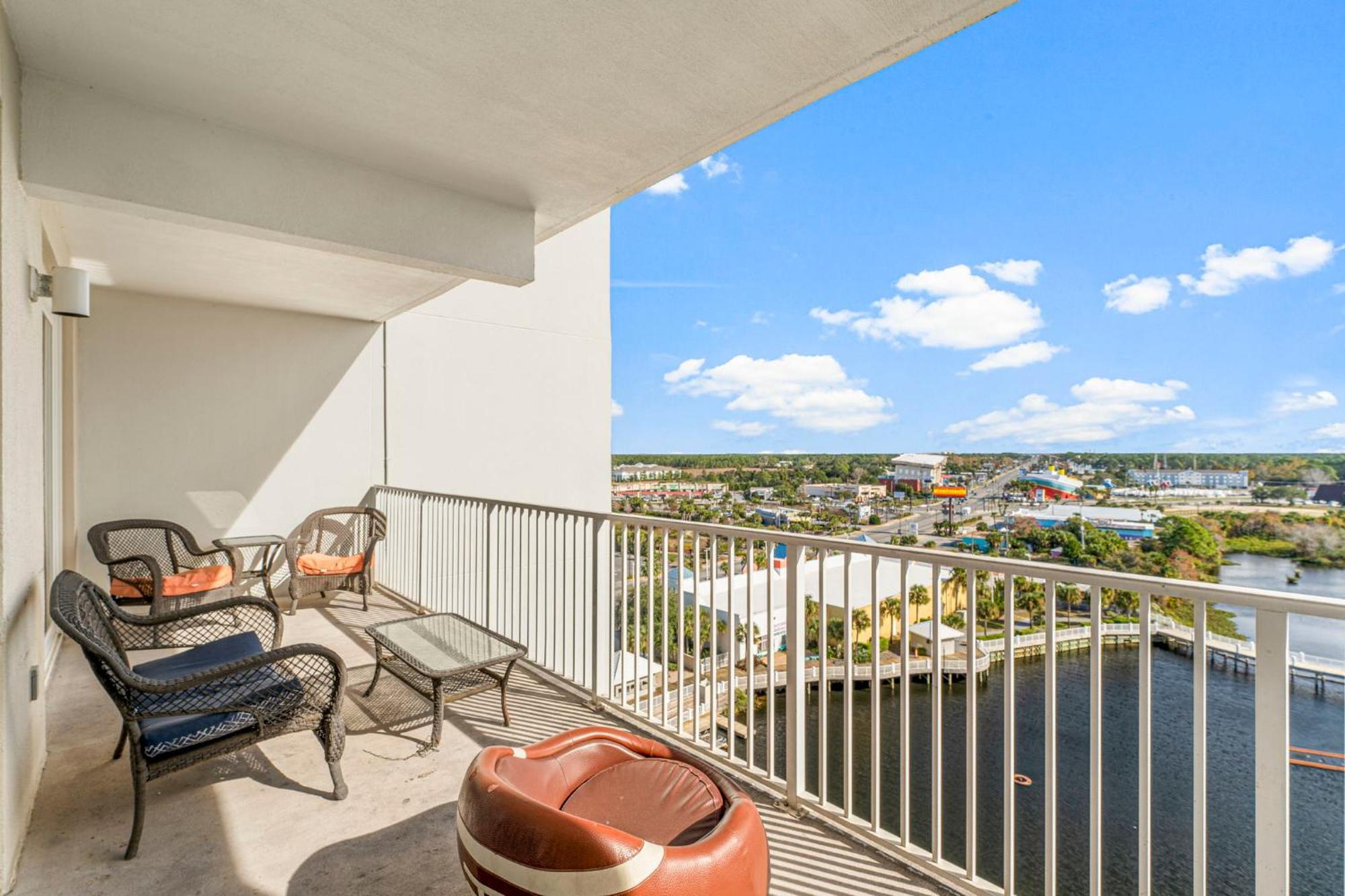 Apartment Laketown Wharf 0932