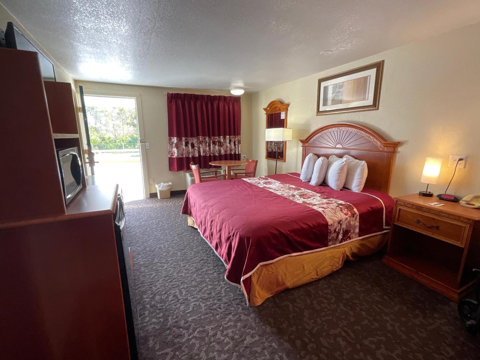Knights Hotel 2*
