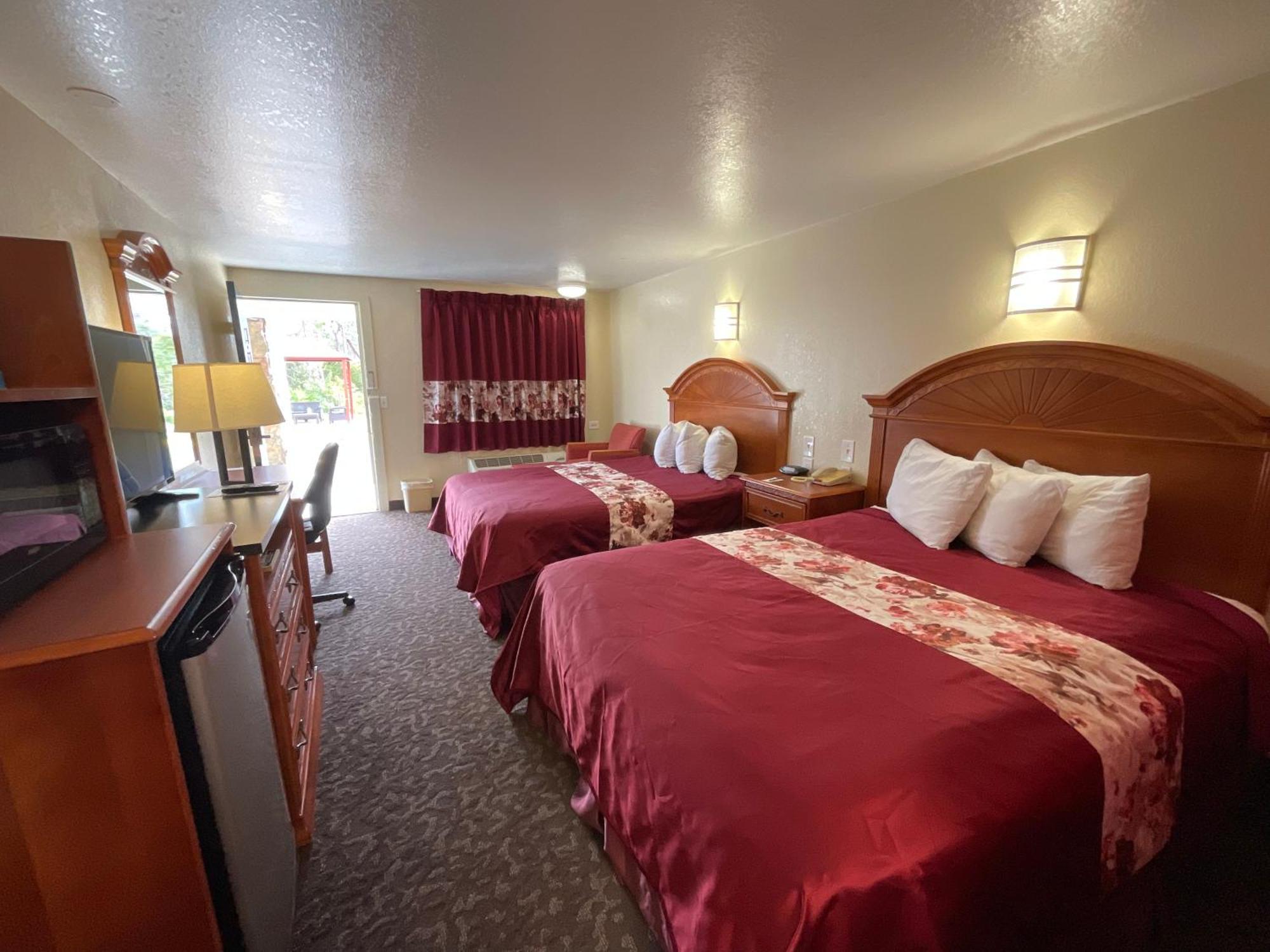 Knights Hotel 2*