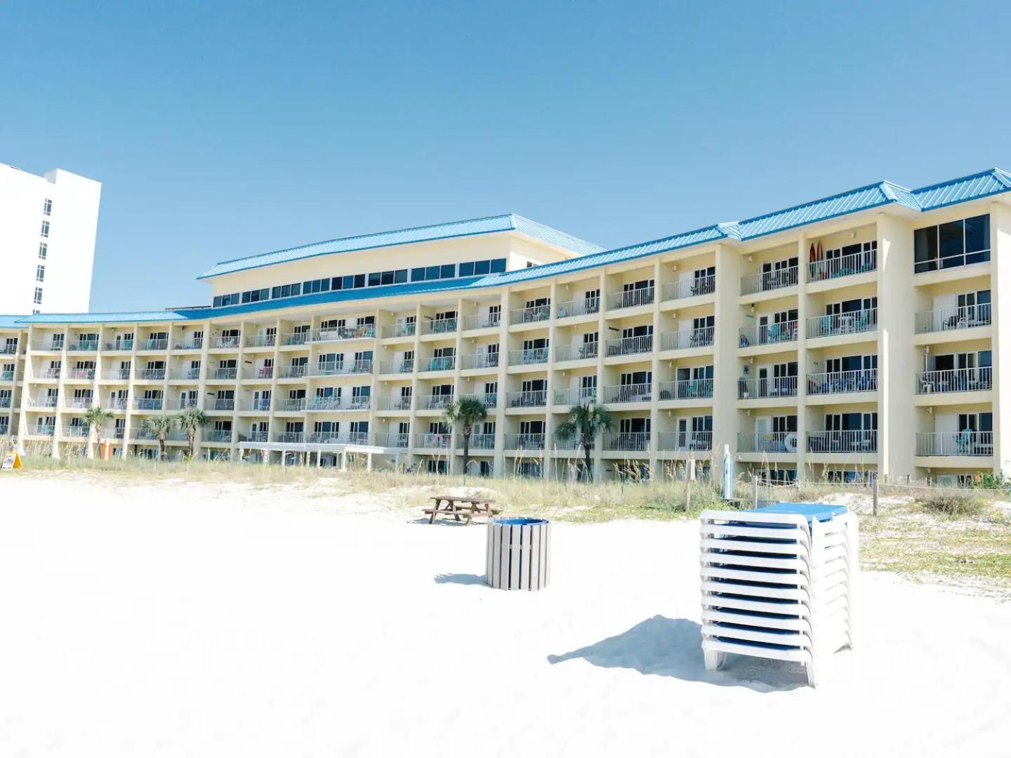 Sandy Bottoms Beachfront On The Aparthotel