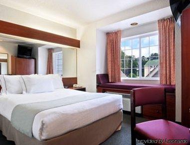 Microtel & Hotel