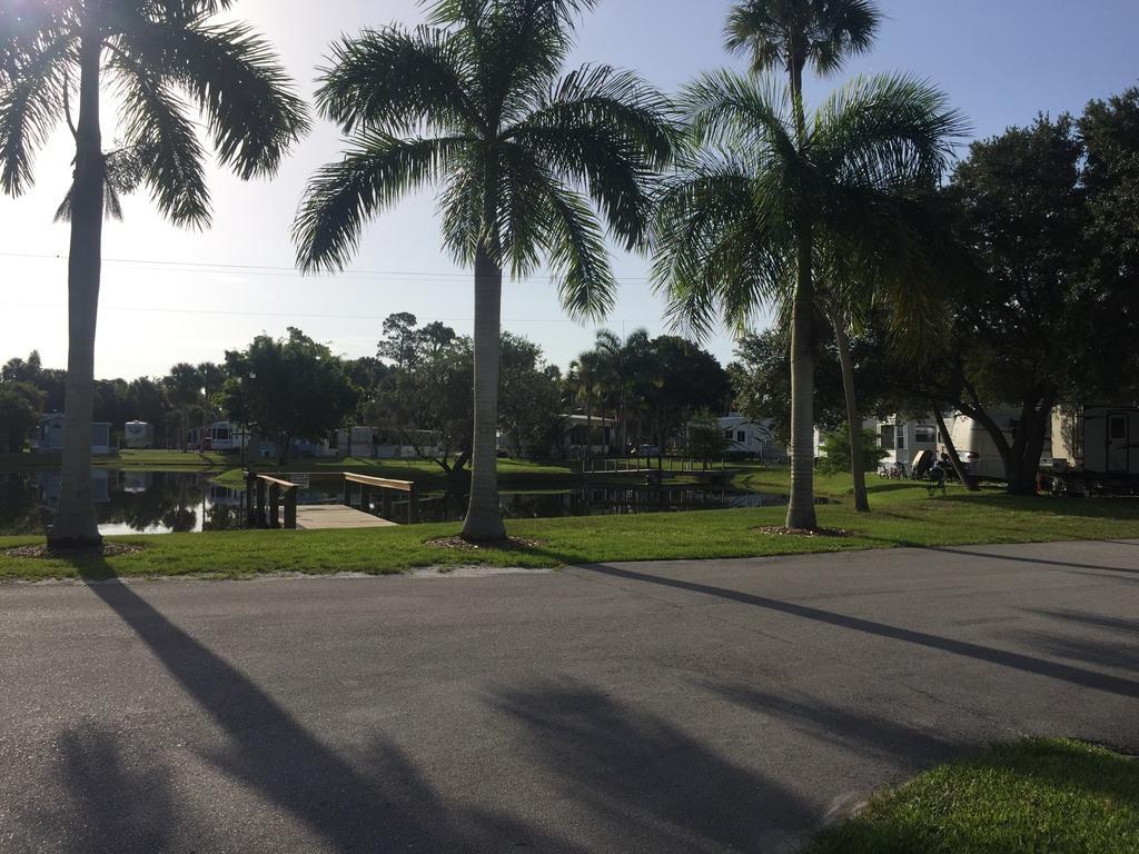 Lodge Road Runner Travel - Caravan Park Fort Pierce