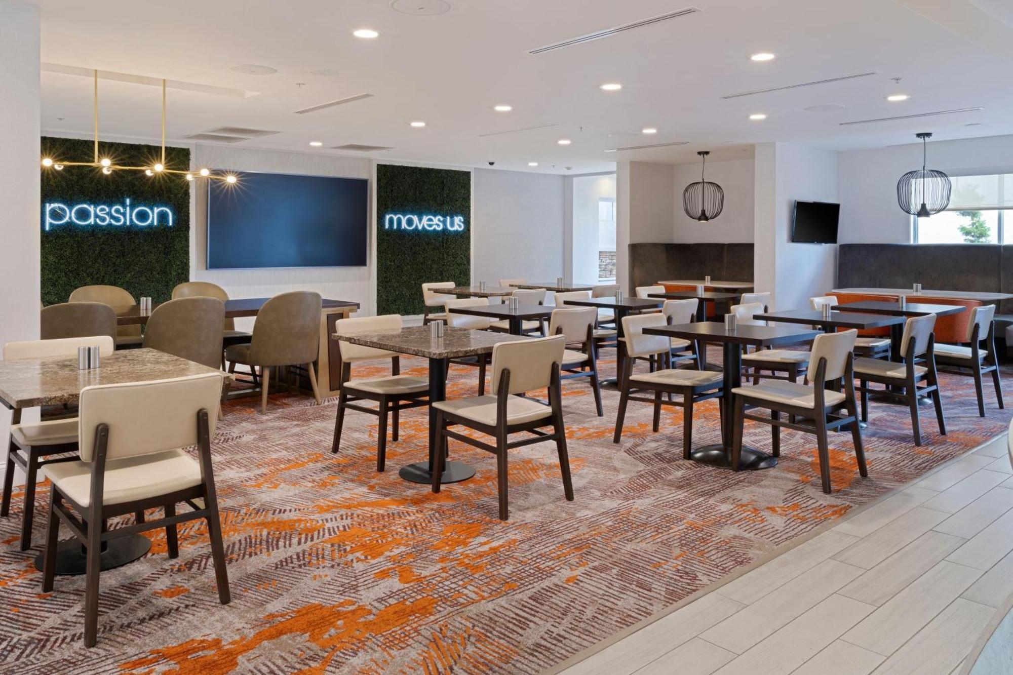 Courtyard By Marriott At Town Center Sarasota