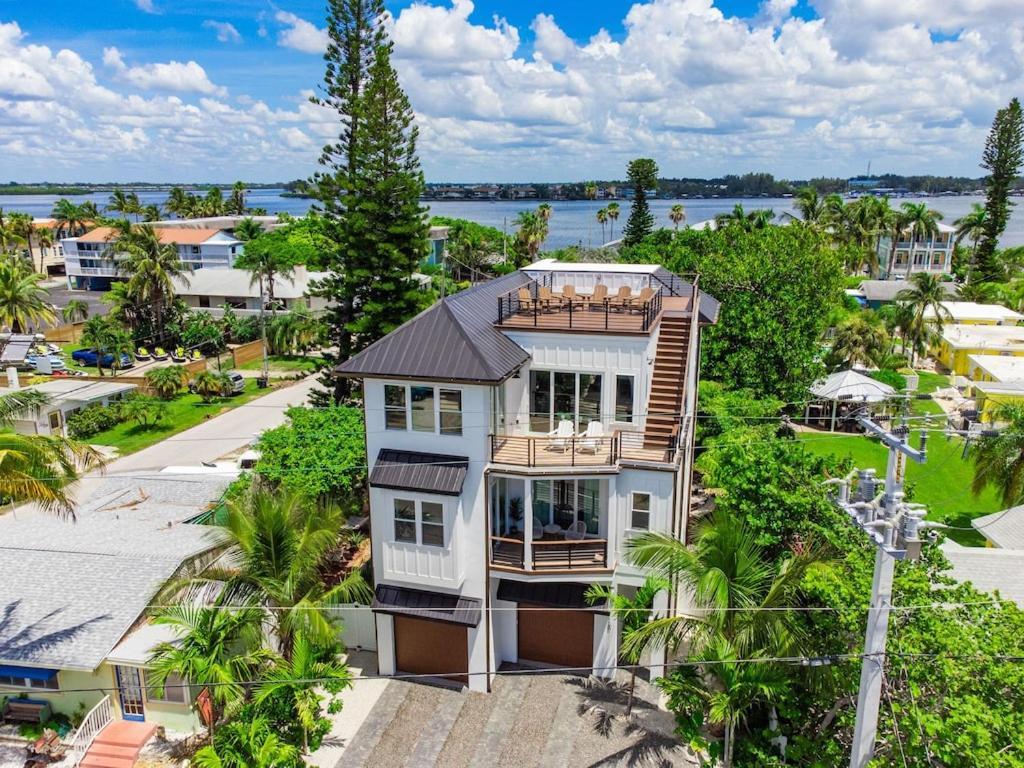 Mariners Crossing - Stunning Luxury W Gulf Views From Every Rooftop Deck Poolspa Holiday home Bradenton Beach