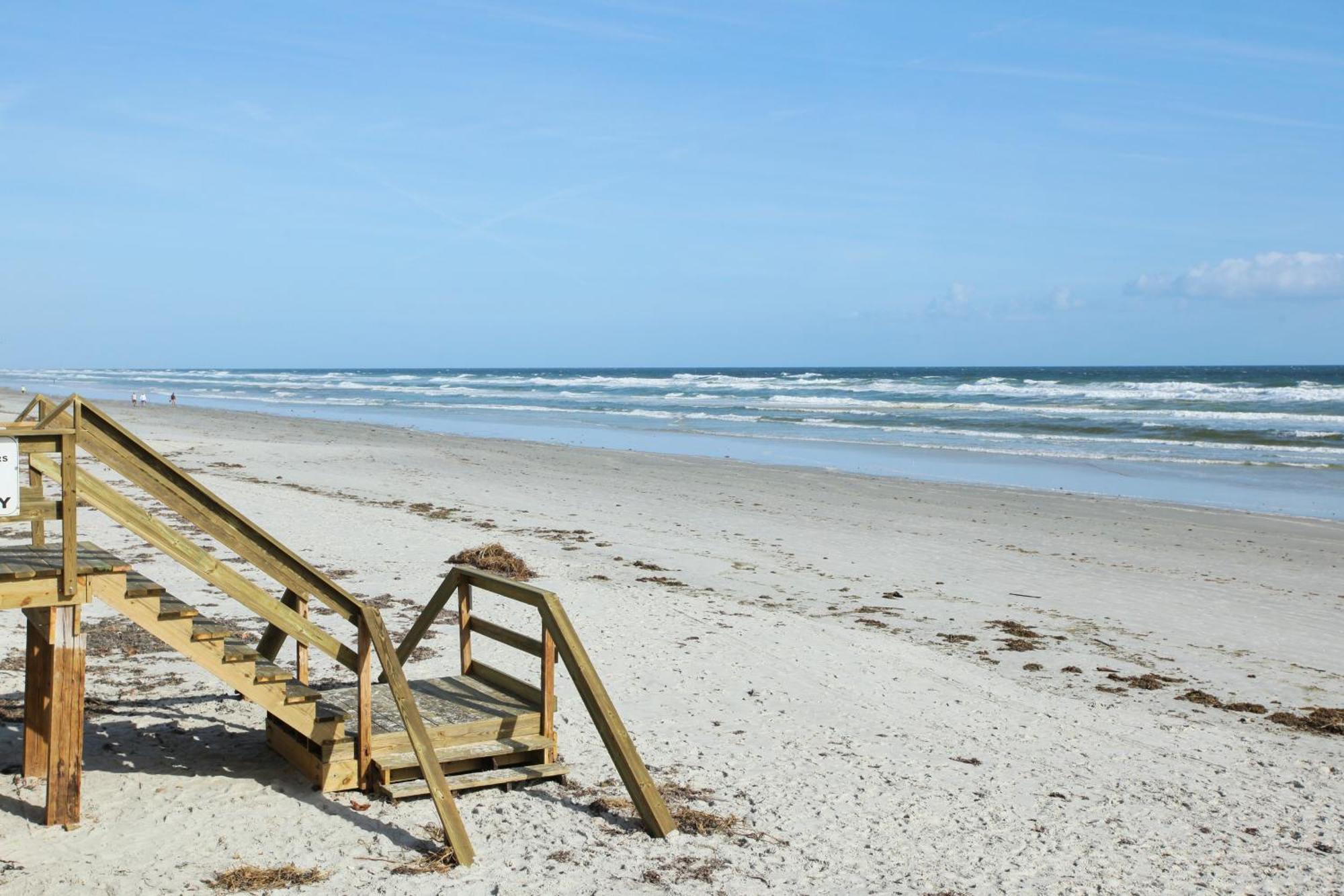 Holiday home Fabulous Ocean And Pool Views From Balcony & Located On No-drive New Smyrna Beach