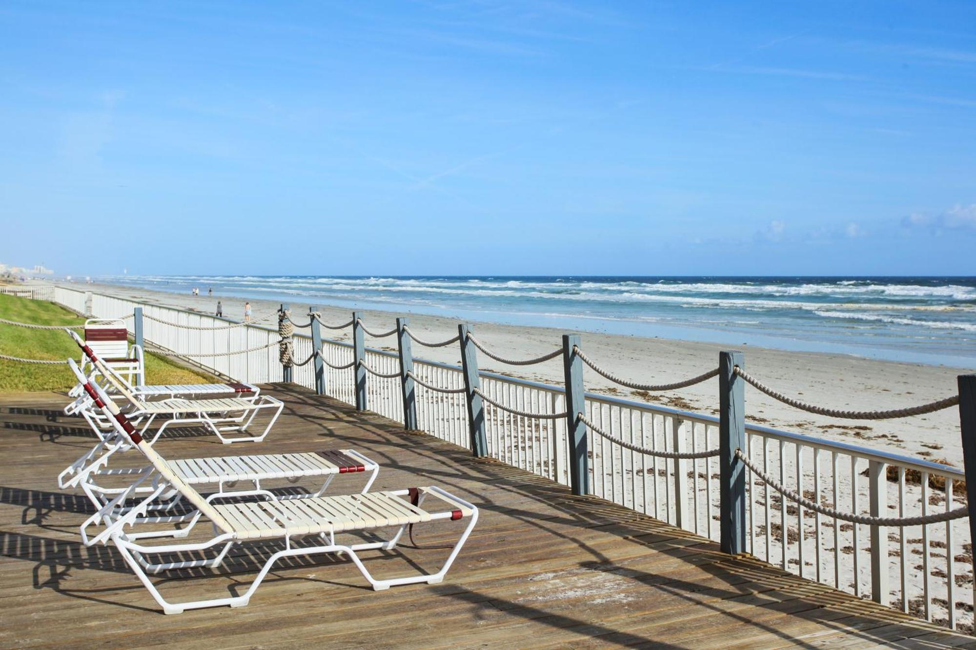 Fabulous Ocean And Pool Views From Balcony & Located On No-drive Holiday home