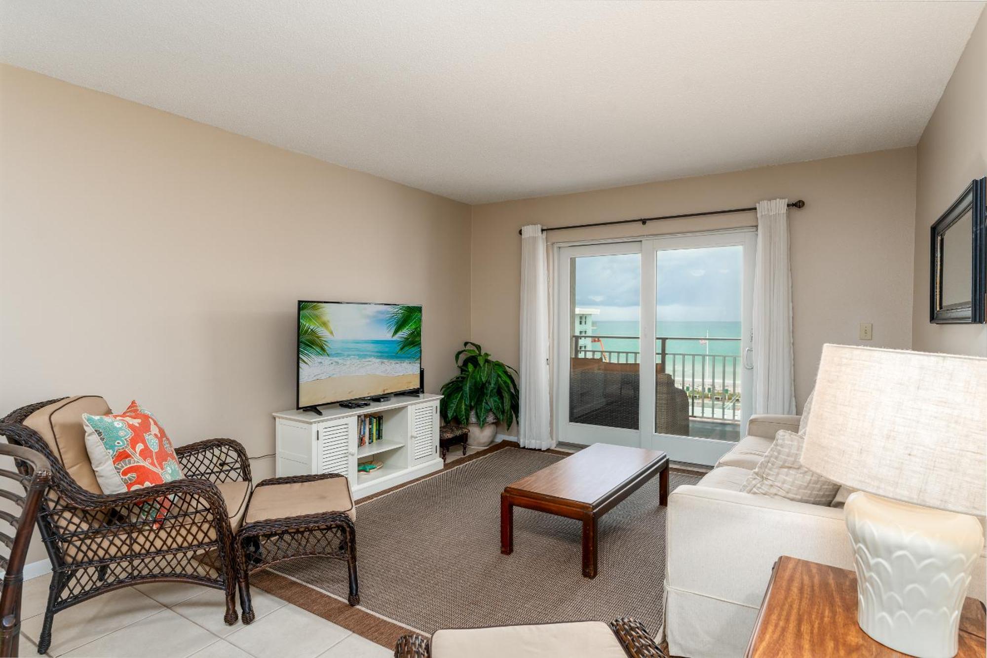 Fabulous Ocean And Pool Views From Balcony & Located On No-drive New Smyrna Beach