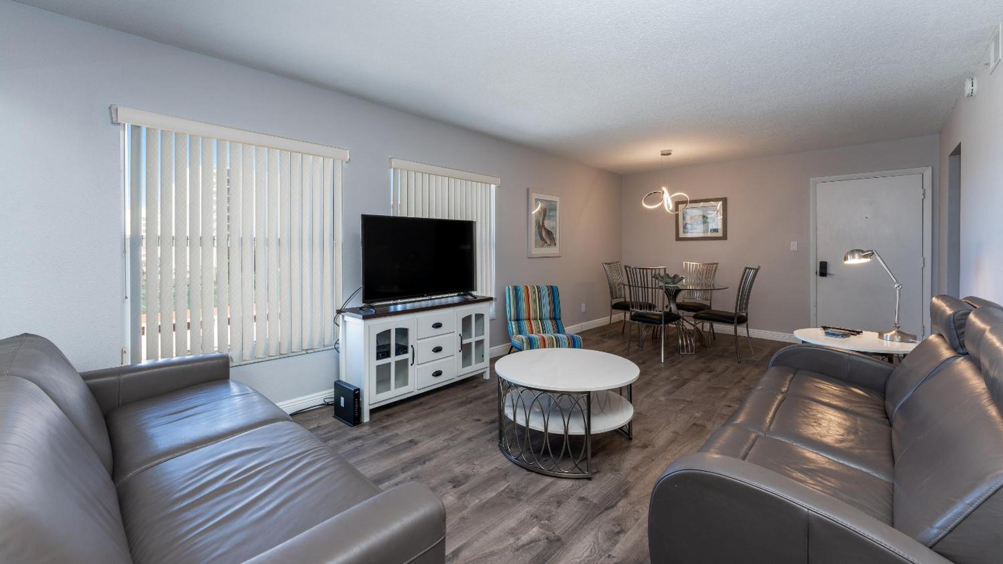 Direct Access And 2 Pools Located On The No-drive Holiday home